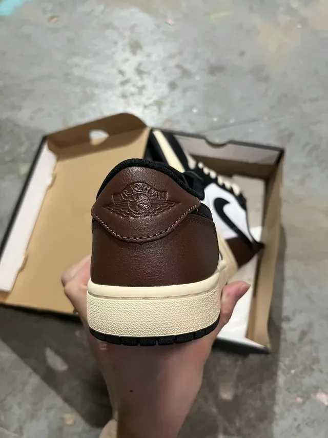 Nike Air Jordan 1 Low براون وايت بلاك لايف ستايل سنيكرز 5