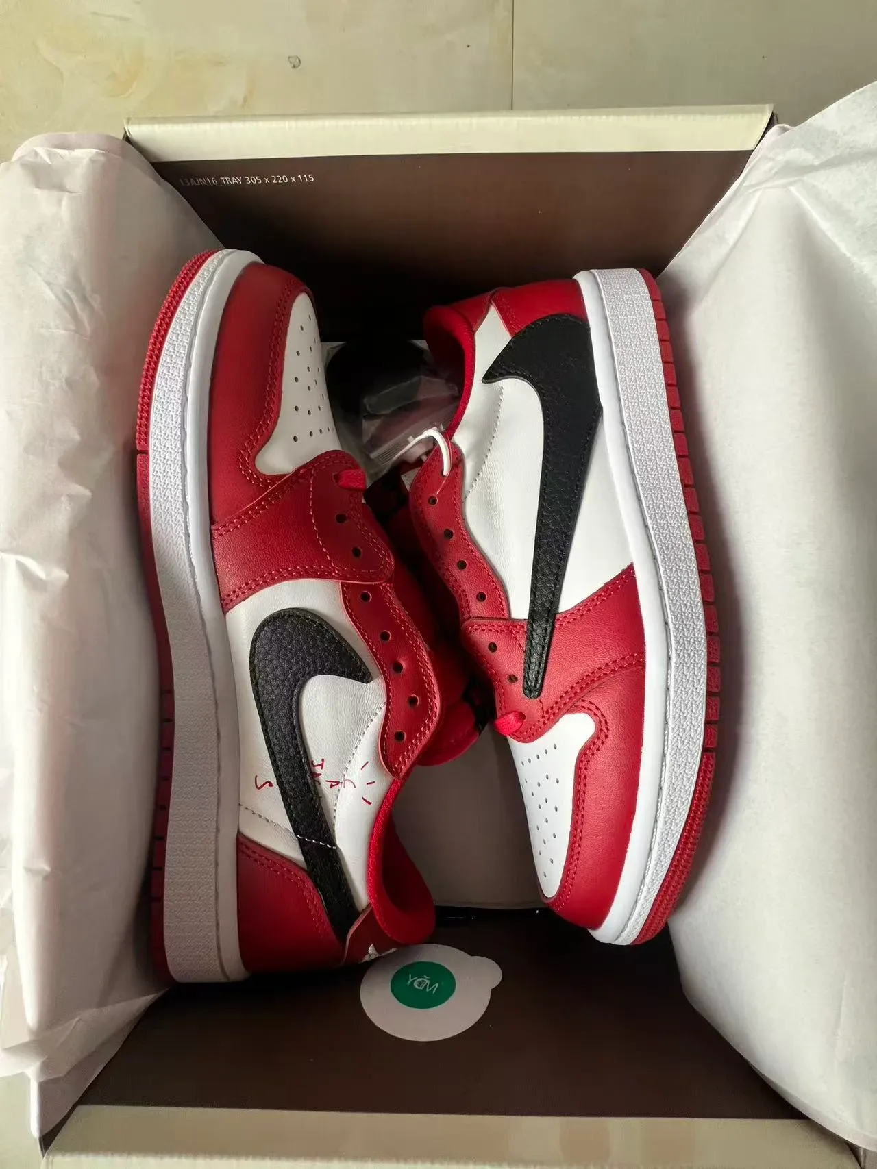 Nike Air Jordan 1 Rouge Blanc Noir lifestyle sneakers 9
