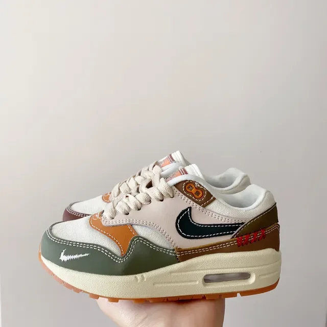 Nike Air Max 1 Light Blue White Glitter Swoosh Lifestyle Sneakers 2