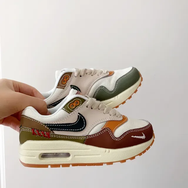 Nike Air Max 1 Light Blue White Glitter Swoosh Lifestyle Sneakers 4