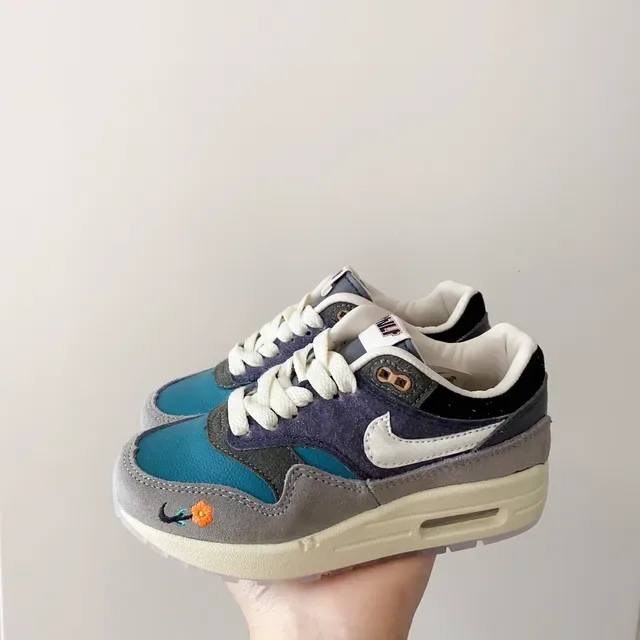 Nike Air Max 1 Light Blue White Glitter Swoosh Lifestyle Sneakers 11