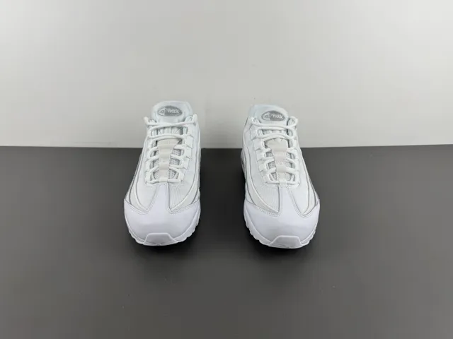 Nike Air Max 95 White Lifestyle Sneakers 10