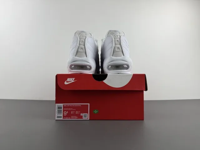 Nike Air Max 95 White Lifestyle Sneakers 15