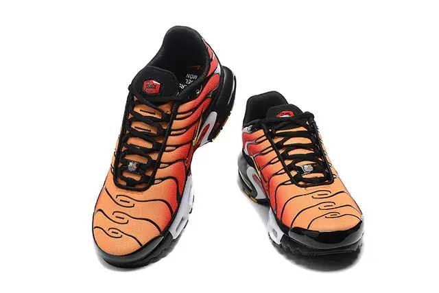 Nike Air Max Plus Flame Pattern Lifestyle Sneakers 3
