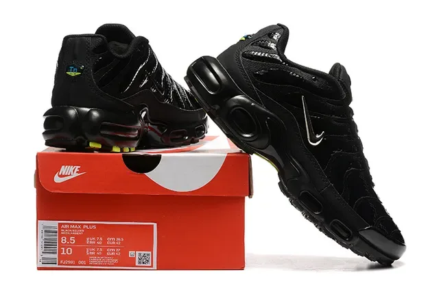 Nike Air Max Plus White and Light Blue Lifestyle Sneakers 7