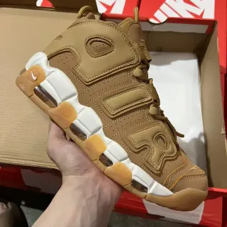 Nike Air More Uptempo Tan and White 篮球鞋