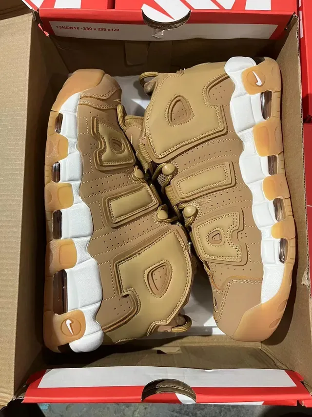 Nike Air More Uptempo Tan and White Tênis de Basquete 6