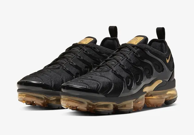 Nike Air VaporMax Plus Black Gold Lifestyle Sneakers 3