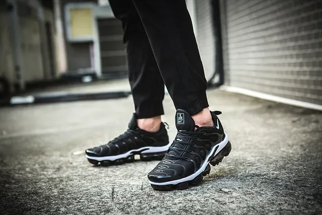 Nike Air VaporMax Plus কালো সাদা লাইফস্টাইল স্নিকার 2
