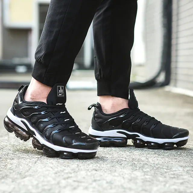 Nike Air VaporMax Plus কালো সাদা লাইফস্টাইল স্নিকার 4
