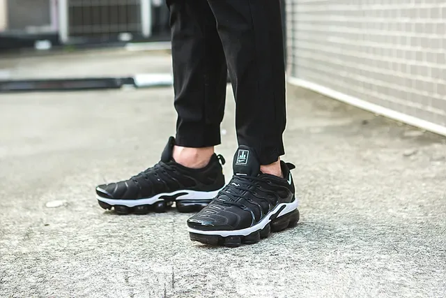 Nike Air VaporMax Plus কালো সাদা লাইফস্টাইল স্নিকার 7