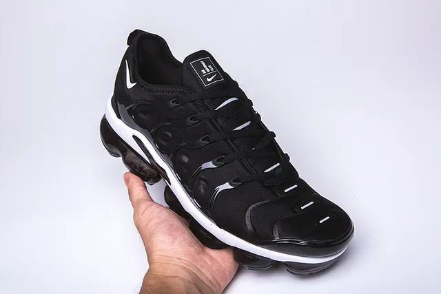 Nike Air VaporMax Plus কালো সাদা লাইফস্টাইল স্নিকার 8