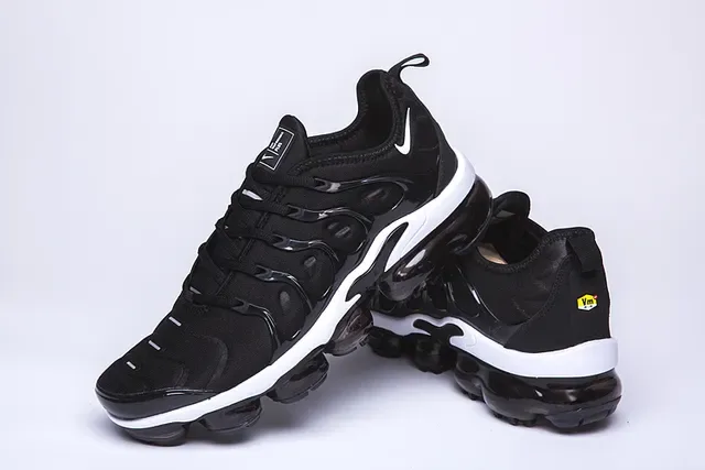 Nike Air VaporMax Plus কালো সাদা লাইফস্টাইল স্নিকার 9