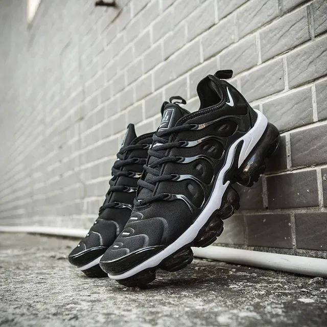 Nike Air VaporMax Plus কালো সাদা লাইফস্টাইল স্নিকার 13
