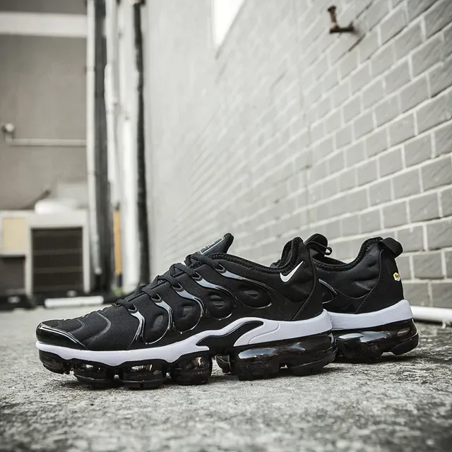 Nike Air VaporMax Plus কালো সাদা লাইফস্টাইল স্নিকার 14