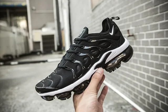 Nike Air VaporMax Plus কালো সাদা লাইফস্টাইল স্নিকার 15