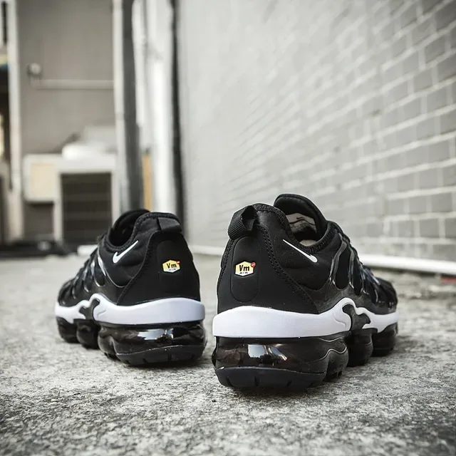Nike Air VaporMax Plus কালো সাদা লাইফস্টাইল স্নিকার 17