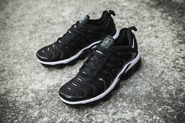 Nike Air VaporMax Plus কালো সাদা লাইফস্টাইল স্নিকার 19
