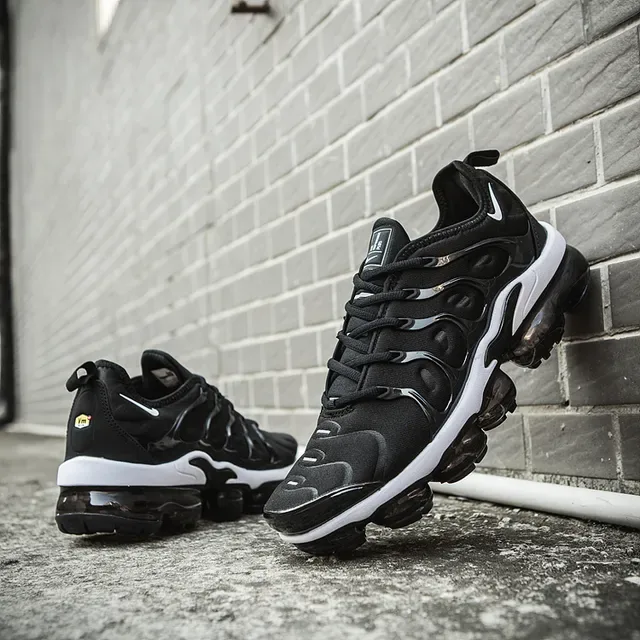 Nike Air VaporMax Plus কালো সাদা লাইফস্টাইল স্নিকার 21