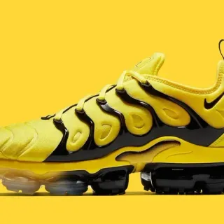 Nike Air VaporMax Plus Yellow Black Lifestyle Sneakers