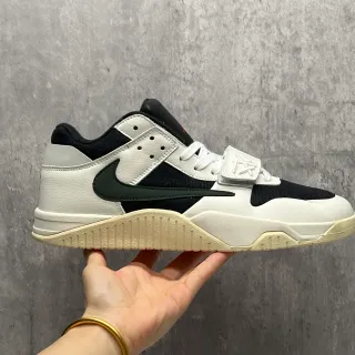 Nike Beige Black Low-Top Dual-Closure Lifestyle Sneakers