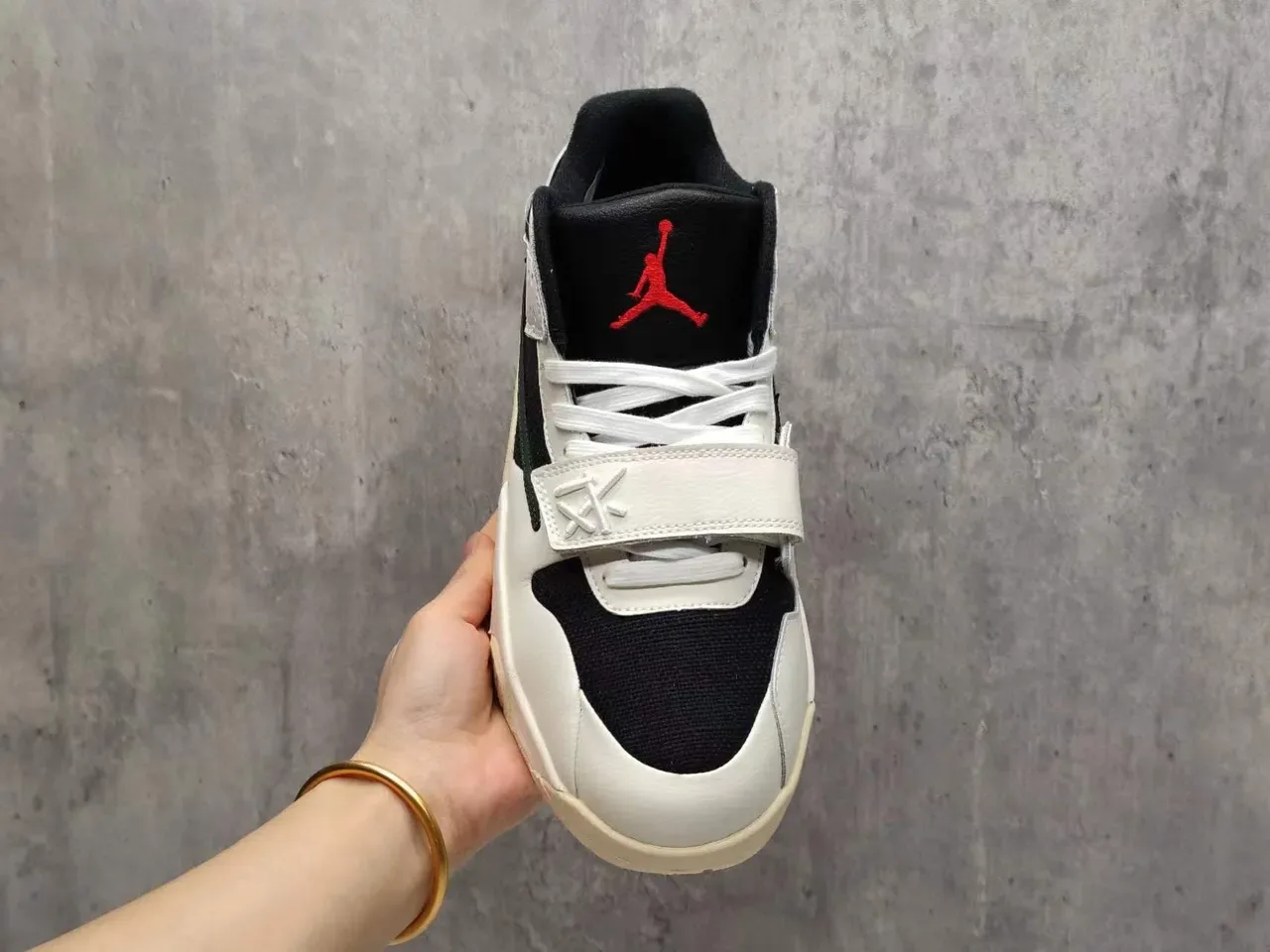Nike Beige Black Low-Top Dual-Closure Lifestyle Sneakers 3