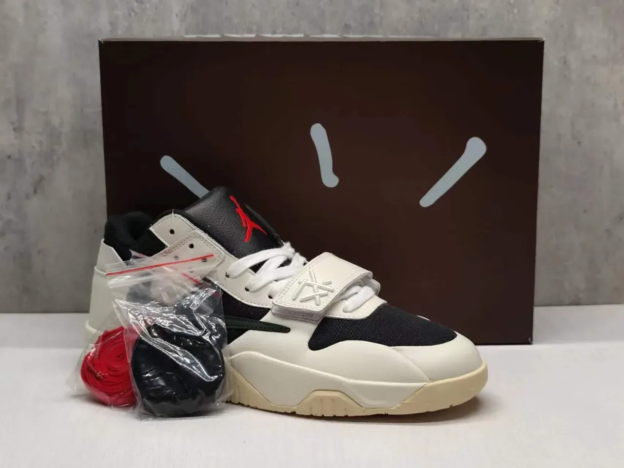 Nike Beige Black Low-Top Dual-Closure Lifestyle Sneakers 9