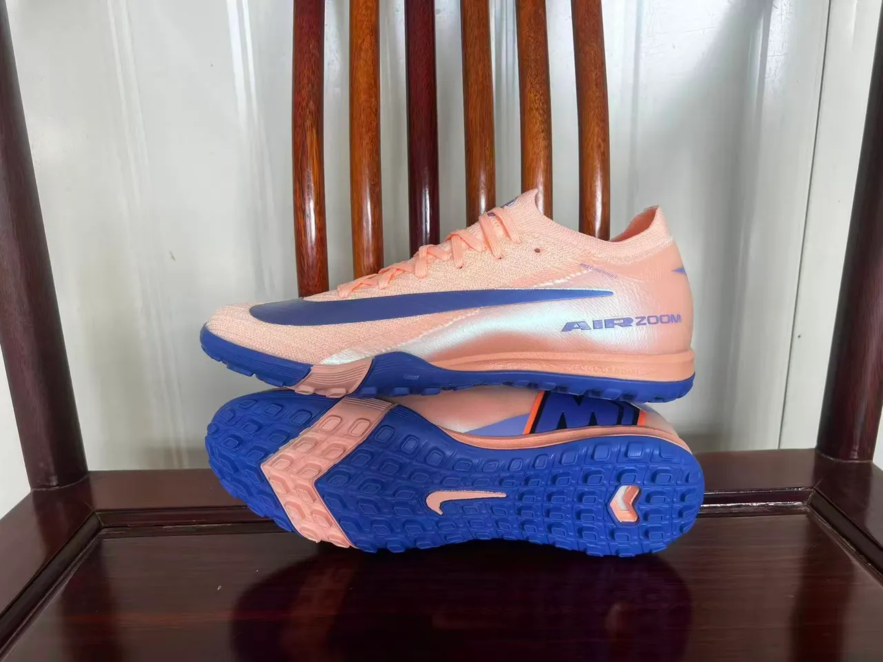 Nike Chaussures de football turf avec upper en knit couleur beige bleu col low-cut 7