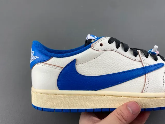 Nike Chaussures lifestyle beige bleu low-top avec perforation à l'orteil 3