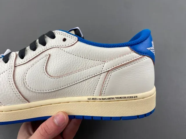 Nike Chaussures lifestyle beige bleu low-top avec perforation à l'orteil 5