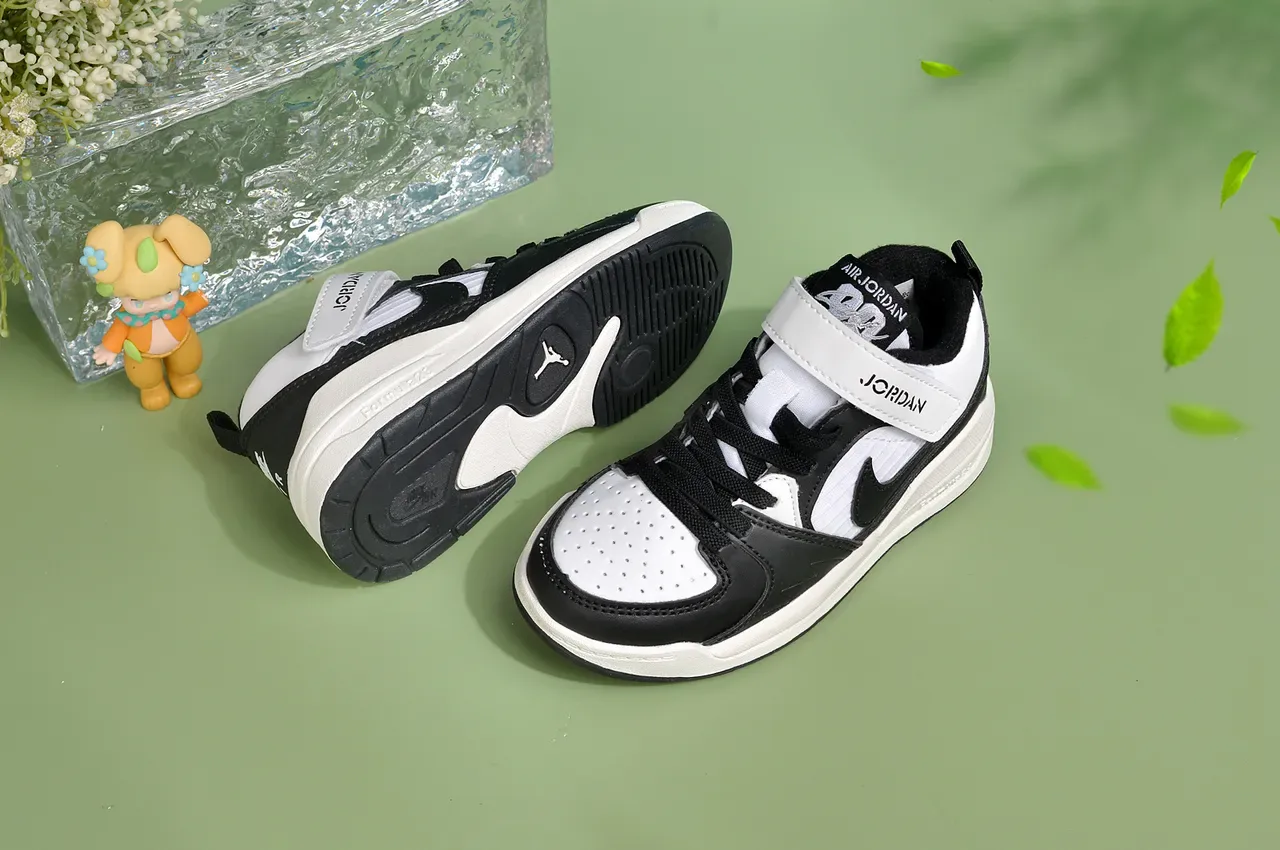 Nike Beige Blue Low-Top Velcro Strap Lifestyle Sneakers 14