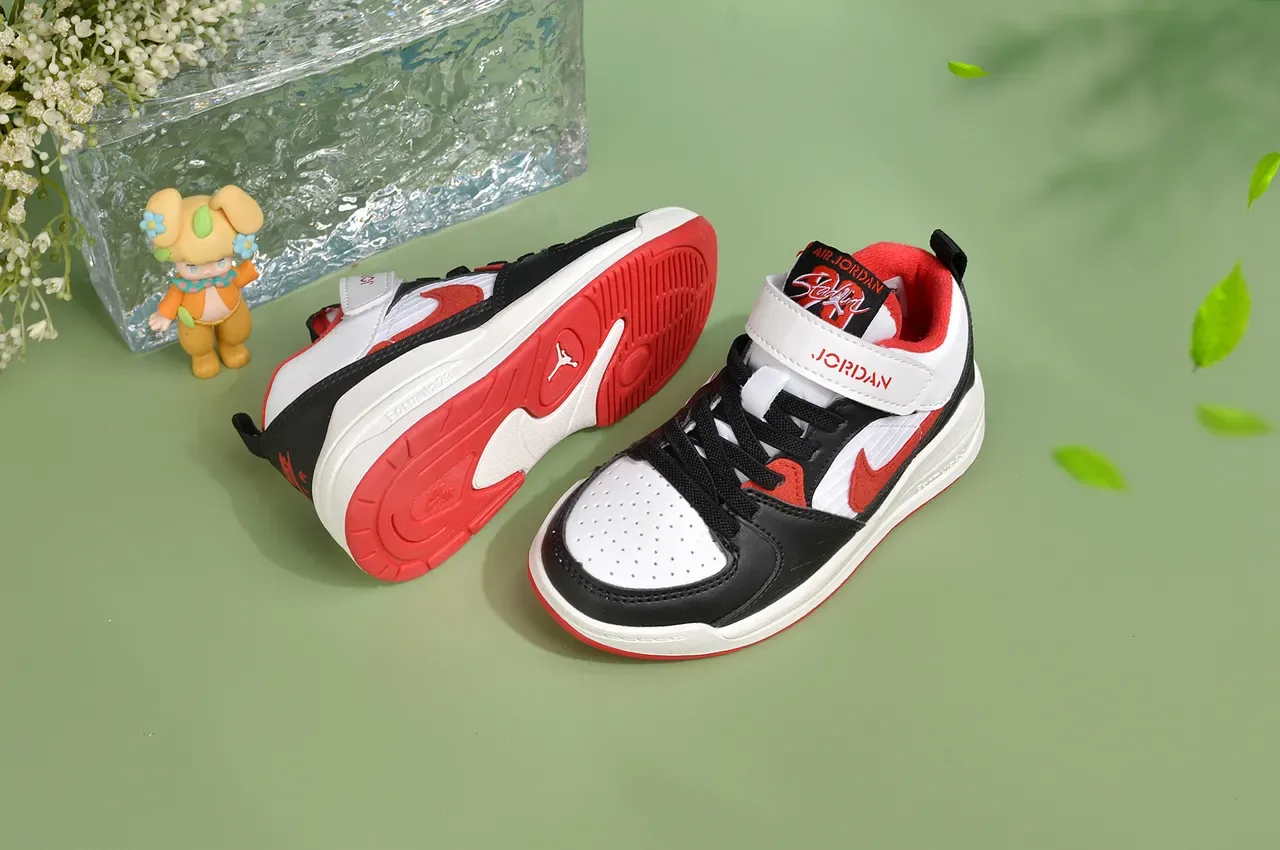 Nike Beige Blue Low-Top Velcro Strap Lifestyle Sneakers 18
