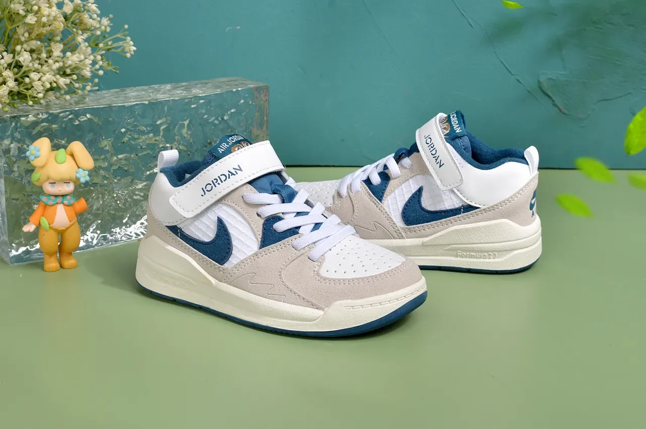 Nike Beige Blue Low-Top Velcro Strap Lifestyle Sneakers 20