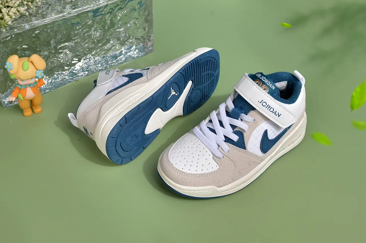 Nike Beige Blue Low-Top Velcro Strap Lifestyle Sneakers 22