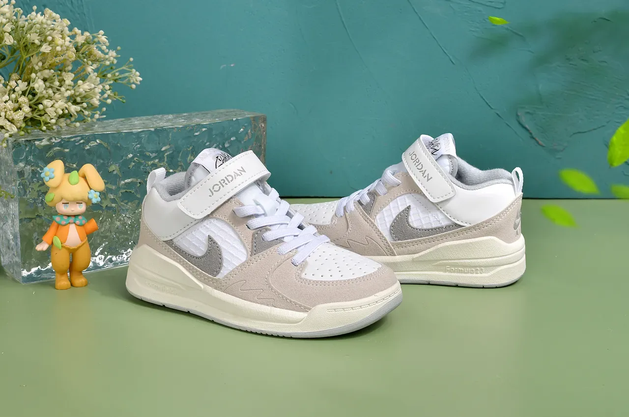 Nike Beige Blue Low-Top Velcro Strap Lifestyle Sneakers 24