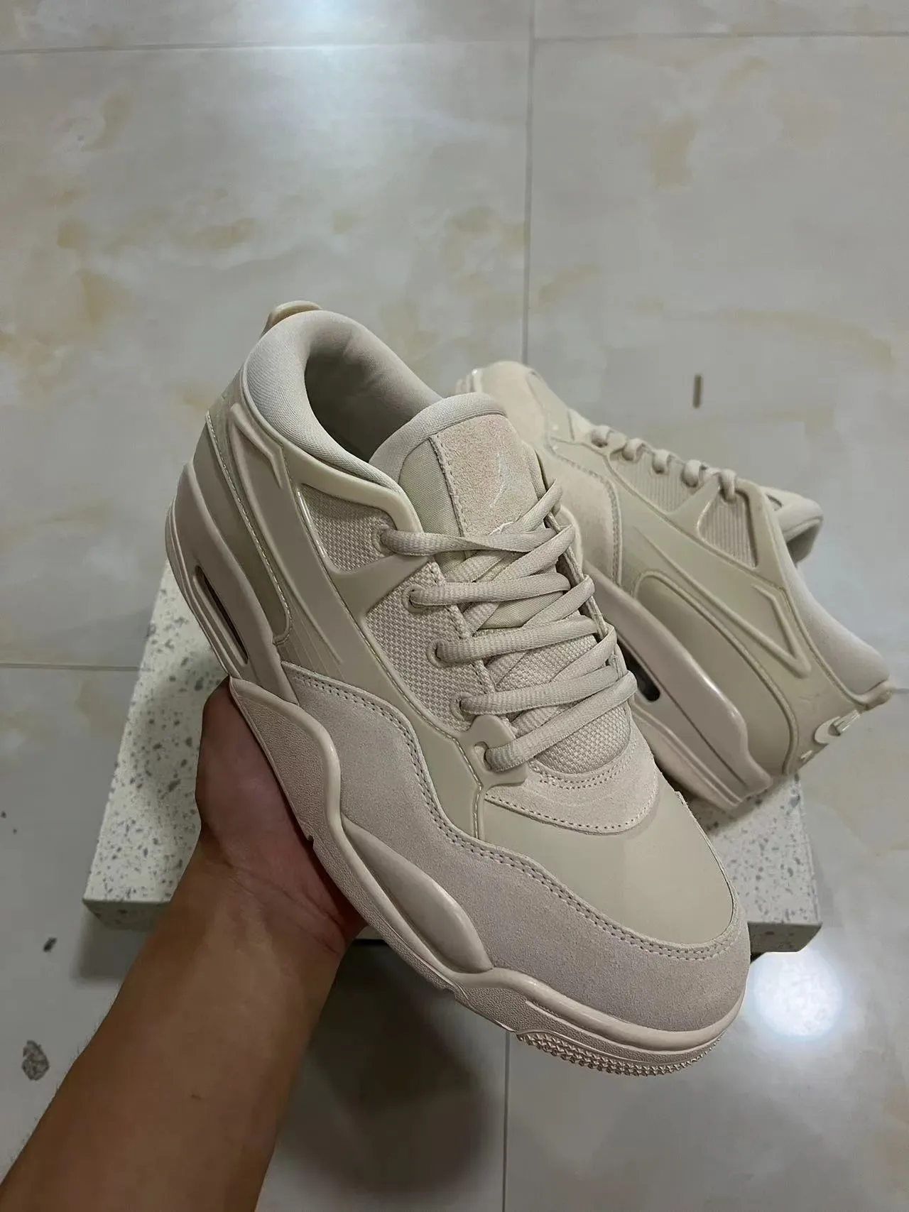 Nike Beige Monochromatique Off-White Semelle Intermédiaire Sculptée Sneakers Chunky 2