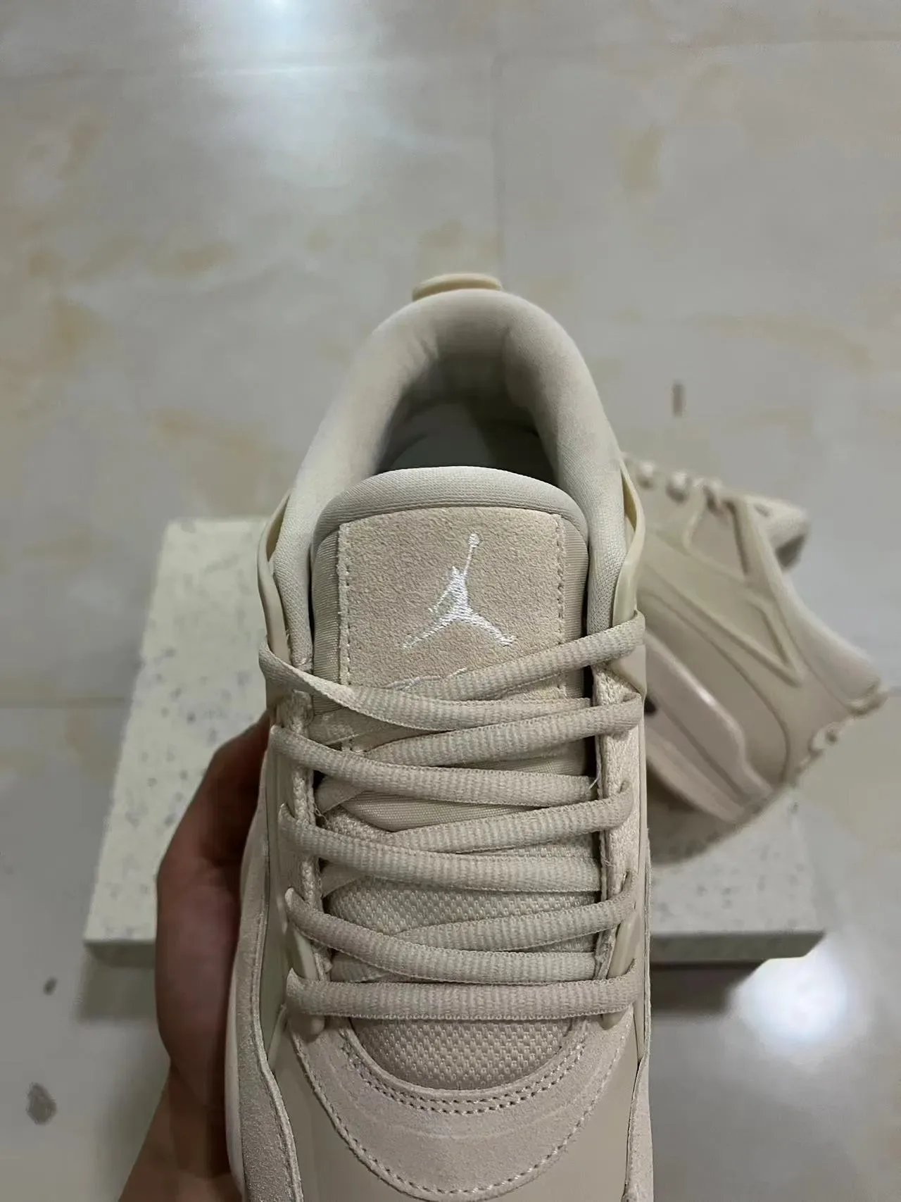 Nike Beige Monochromatique Off-White Semelle Intermédiaire Sculptée Sneakers Chunky 4