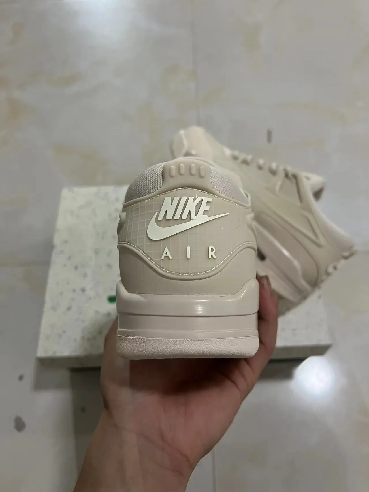 Nike Beige Monochromatique Off-White Semelle Intermédiaire Sculptée Sneakers Chunky 8