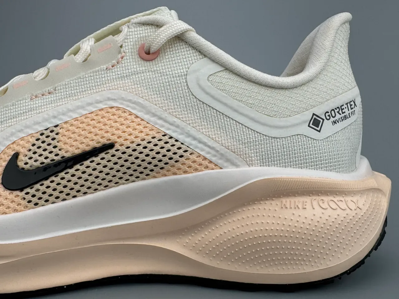Nike Beige Pink Engineered Mesh Upper GORE-TEX Invisible Fit Running Shoes 7