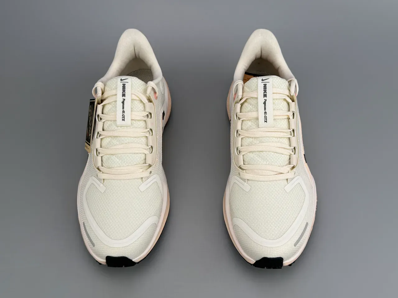 Nike Beige Pink Engineered Mesh Upper GORE-TEX Invisible Fit Running Shoes 9
