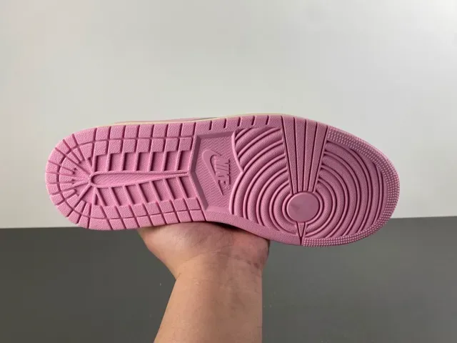 Nike Tênis Lifestyle Bege e Rosa de Couro Superior Baixo 9