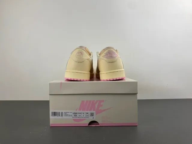 Nike Tênis Lifestyle Bege e Rosa de Couro Superior Baixo 17