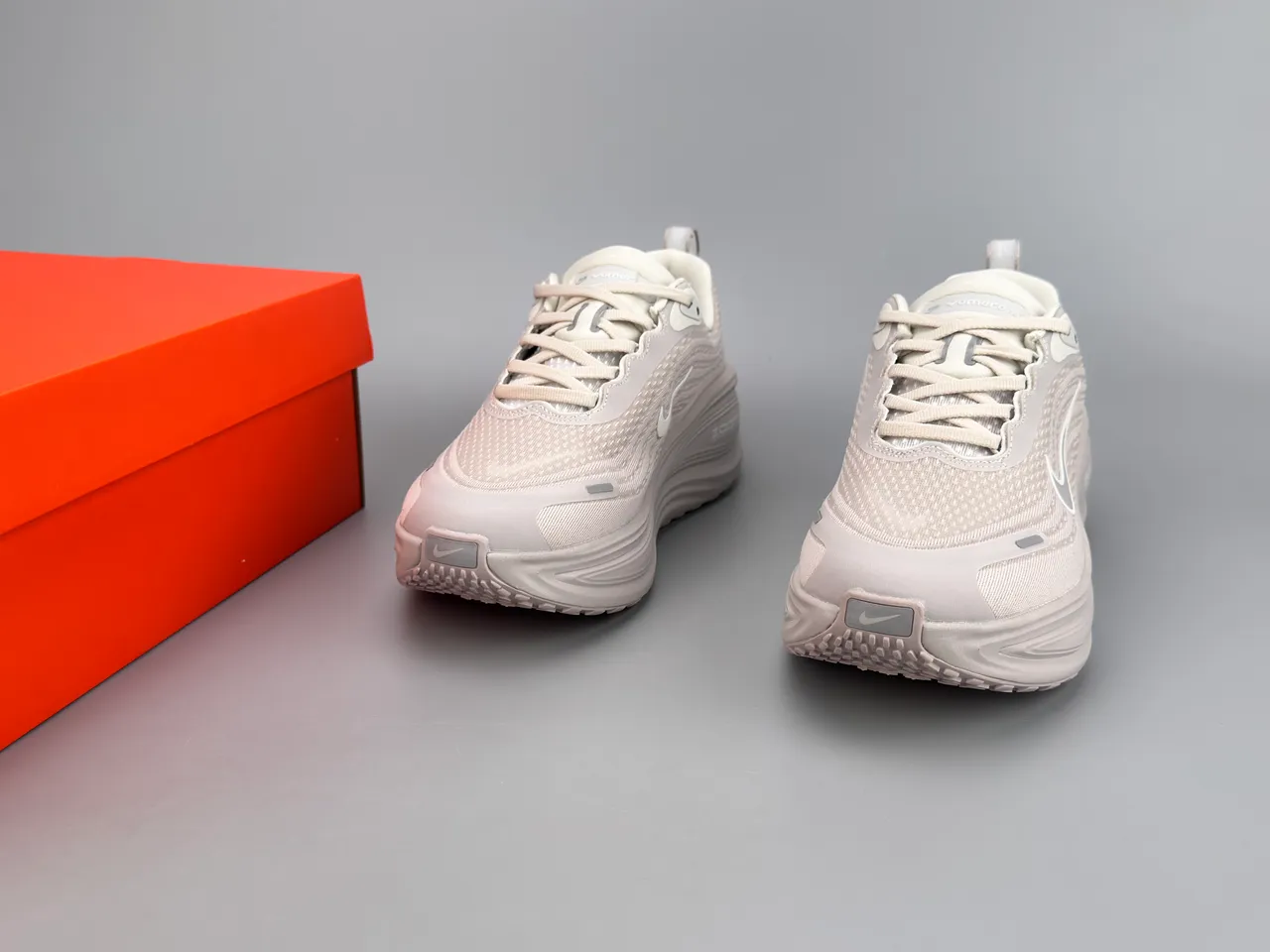 Nike Beige White Engineered Knit Upper Sculpted ZoomX Midsole Running Shoes 3