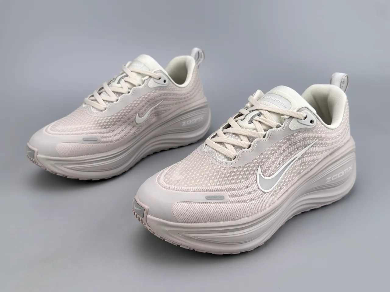 Nike Beige White Engineered Knit Upper Sculpted ZoomX Midsole Running Shoes 5