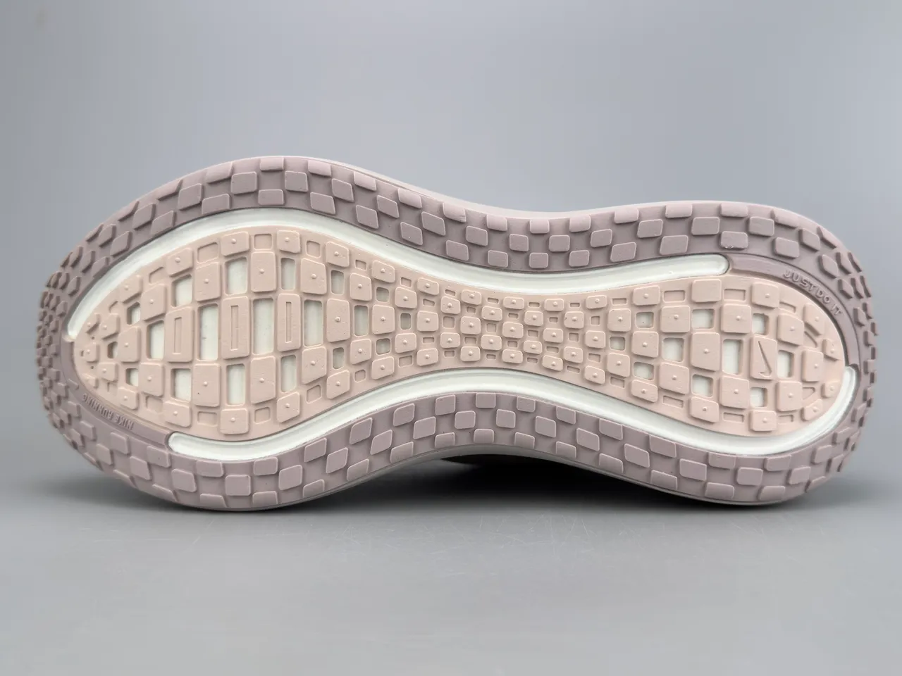 Nike Beige White Engineered Knit Upper Sculpted ZoomX Midsole Running Shoes 8