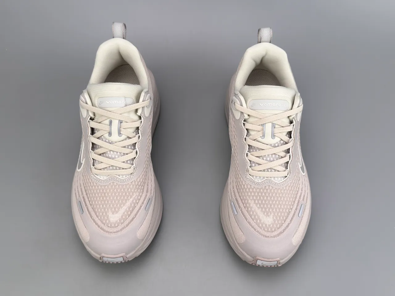 Nike Beige White Engineered Knit Upper Sculpted ZoomX Midsole Running Shoes 9