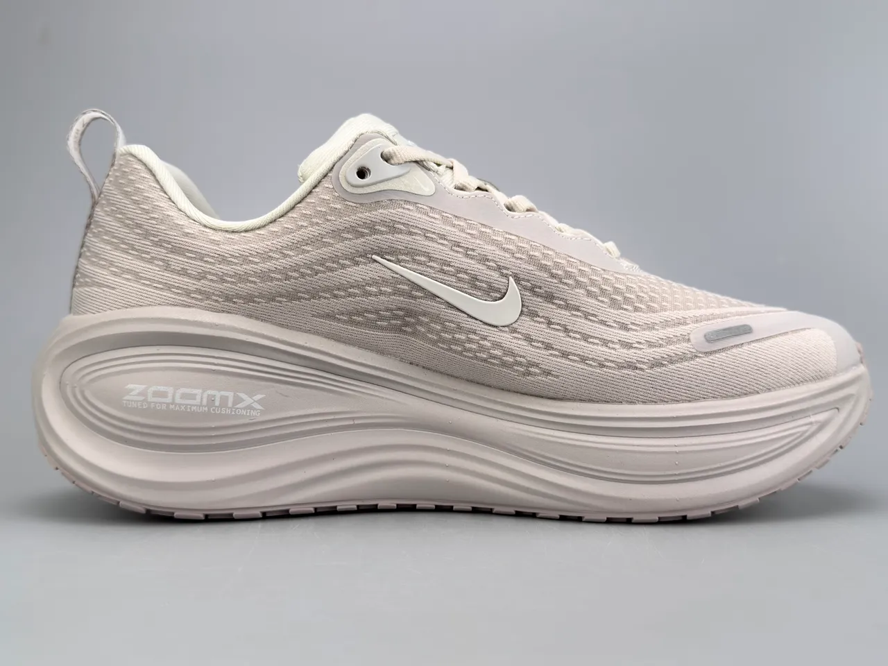 Nike Beige White Engineered Knit Upper Sculpted ZoomX Midsole Running Shoes 10