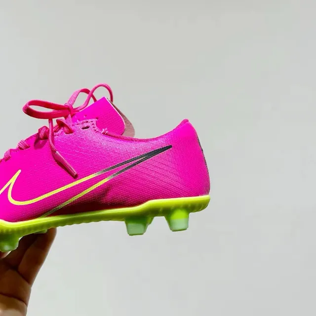 Nike sapatos de futebol turf preto e azul low-cut com upper sintético e studs curtos moldados 20