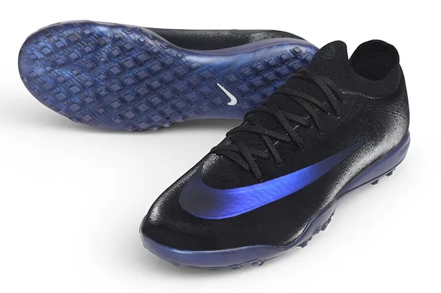 Nike Chaussures de football Noir Bleu avec tige tricotée à emboîtement chaussette et accent Swoosh électrique pour gazon artificiel 4