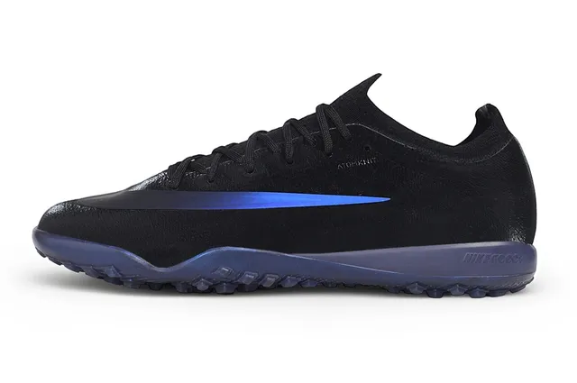 Nike Chaussures de football Noir Bleu avec tige tricotée à emboîtement chaussette et accent Swoosh électrique pour gazon artificiel 7